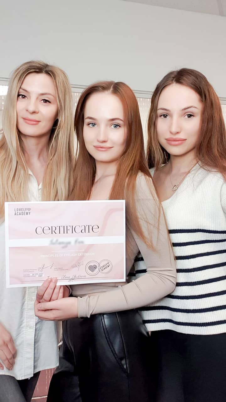 Isiklik hetk uue lõpetajaga. On alati suur rõõm näha, kuidas pühendumus viib eduni. Palju õnne ja edu edaspidiseks!
